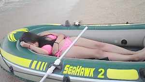 Lifeguards revive a chica with cock-to-mouth technique