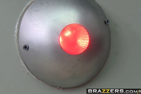 ЧИТАЮЩАЯ