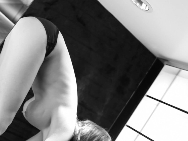 Mature babe has a good time with younger couple